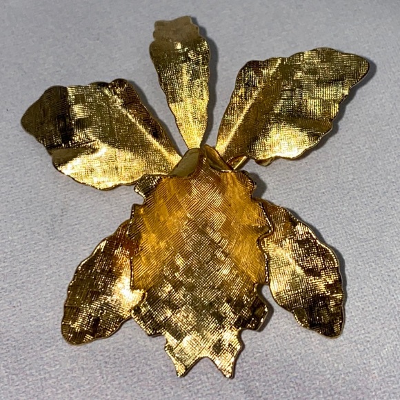 Vintage Gold Tone Textured Orchid Flower Brooch Pin - Picture 2 of 8
